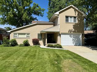 9046 Pottawattami Dr, Skokie, IL 60076