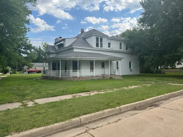 317 E Concord Ave, Holyrood, KS 67450
