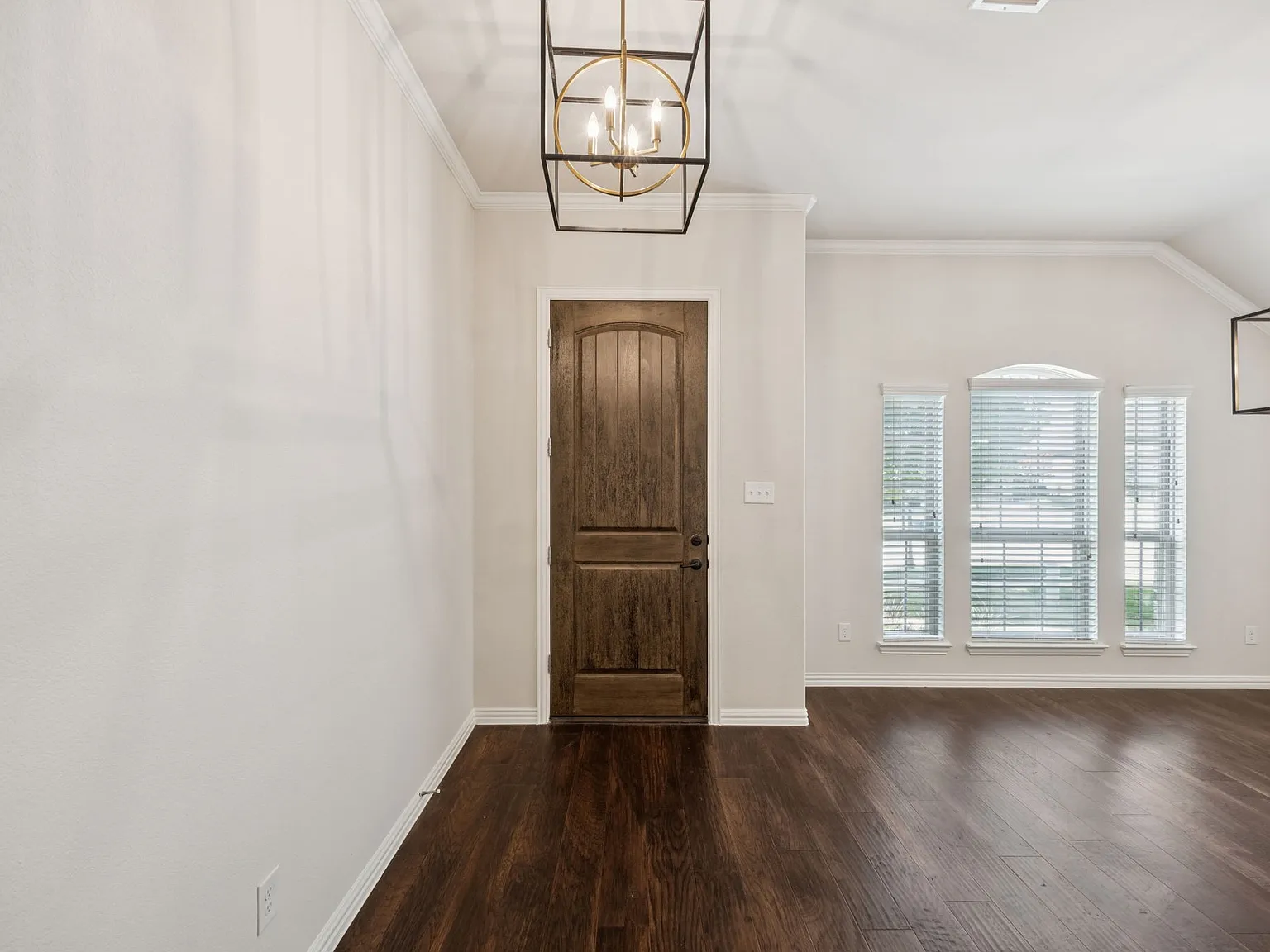 3 bed, 2013 sqft, $2,500 — Photo 4