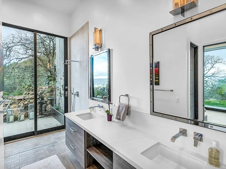 6560 Sonoma Mountain Rd — Photo 13