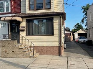 6428 60th Rd, Maspeth, NY 11378