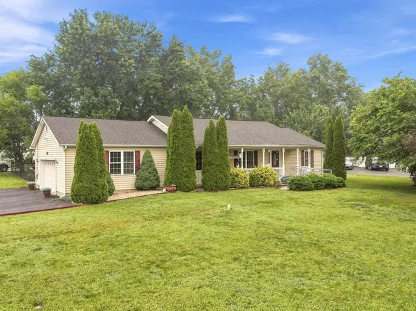 36 Isaac Dr, Bunker Hill, WV 25413