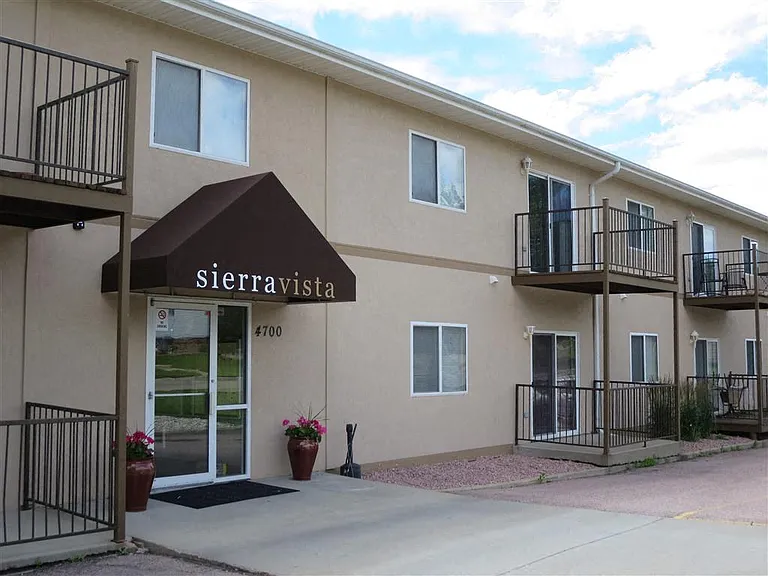 Sierra Vista Apartments — Photo 9