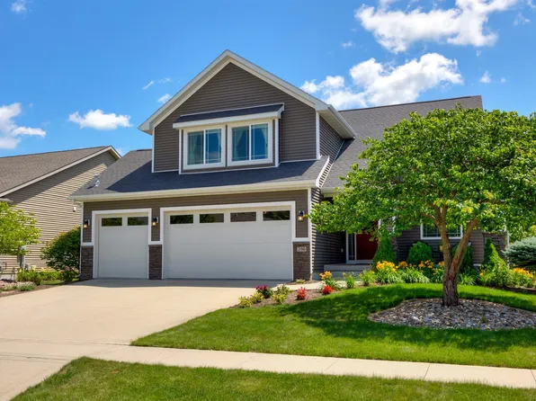 296 S 82nd St, West Des Moines, IA 50266