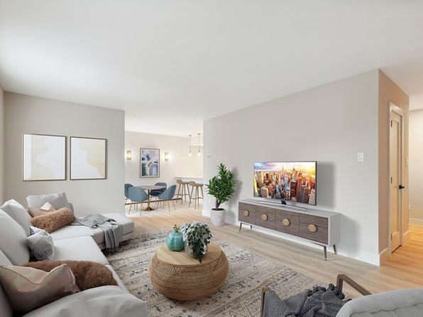 178 W King St #310