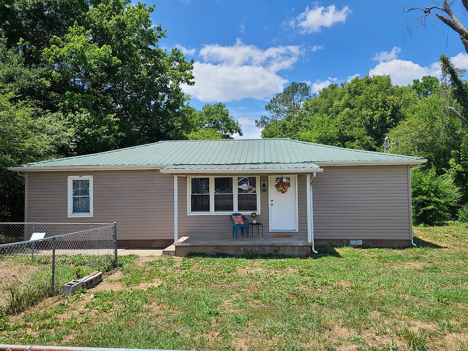 1st image of 145 Cherokee Dr NE