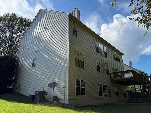 3rd image of 555 Midhurst Pl