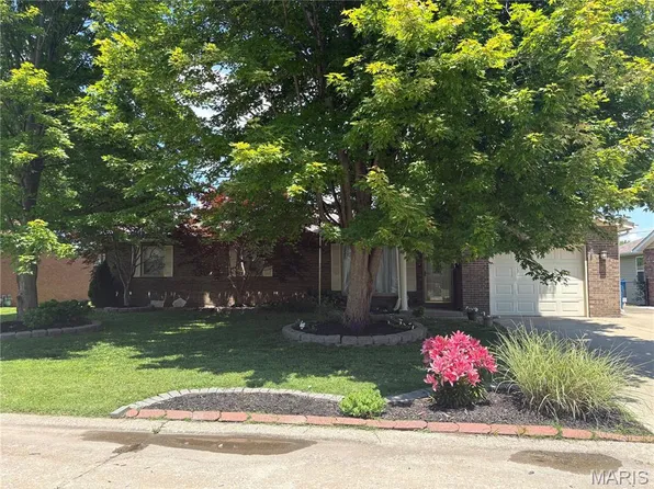 33 Snowbird Ln, Granite City, IL 62040