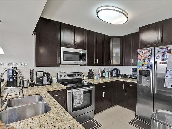 4th image of 20335 N Country Club Dr #809