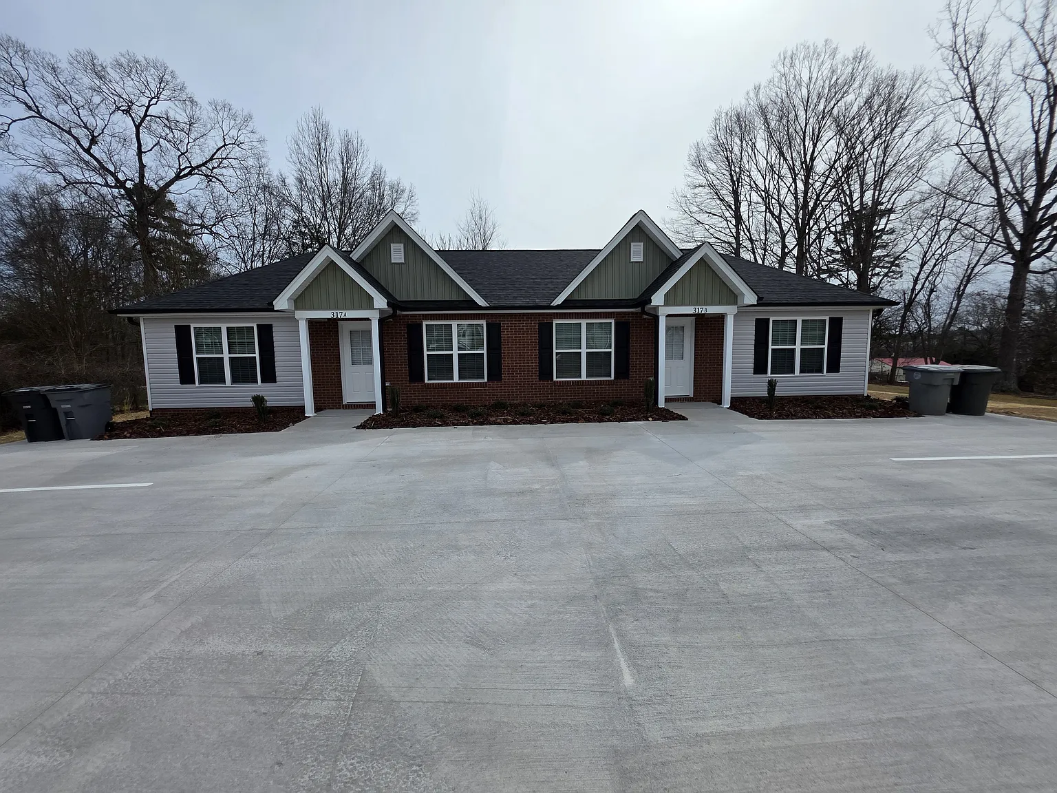 3 bed, 1368 sqft, $1,595 — Photo 1
