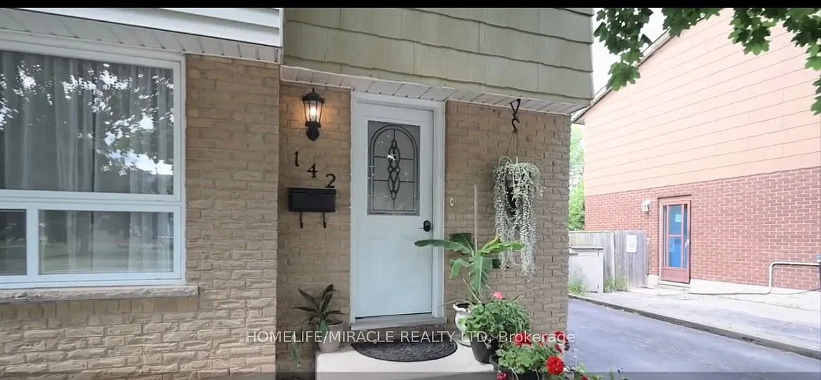 4 bed, $2,650 — Photo 2