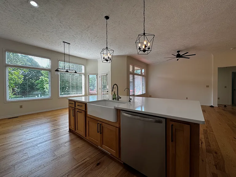 324 N Lancaster Dr — Photo 14