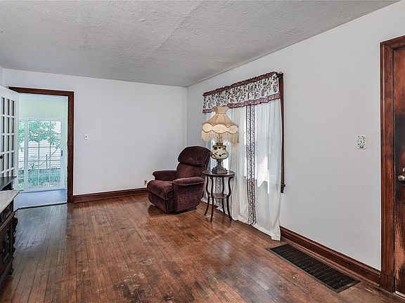 4th image of 3074 Doddridge Ave