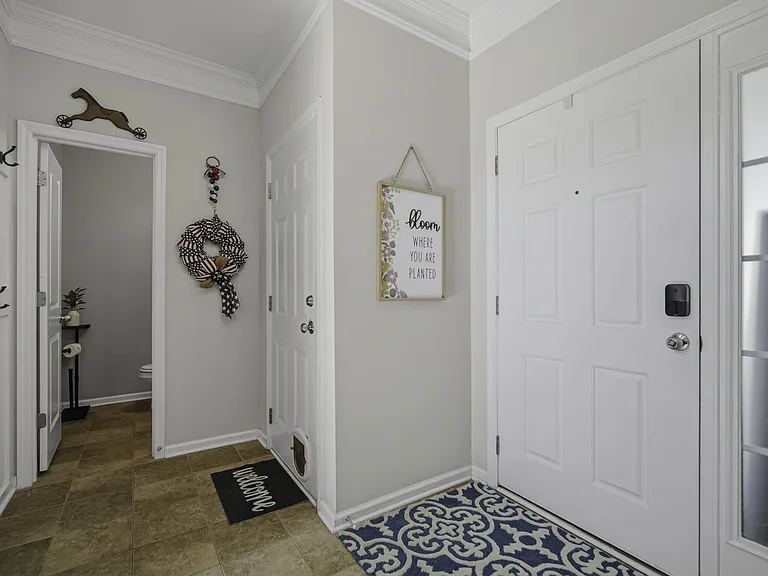 225 Urbano Ln — Photo 12