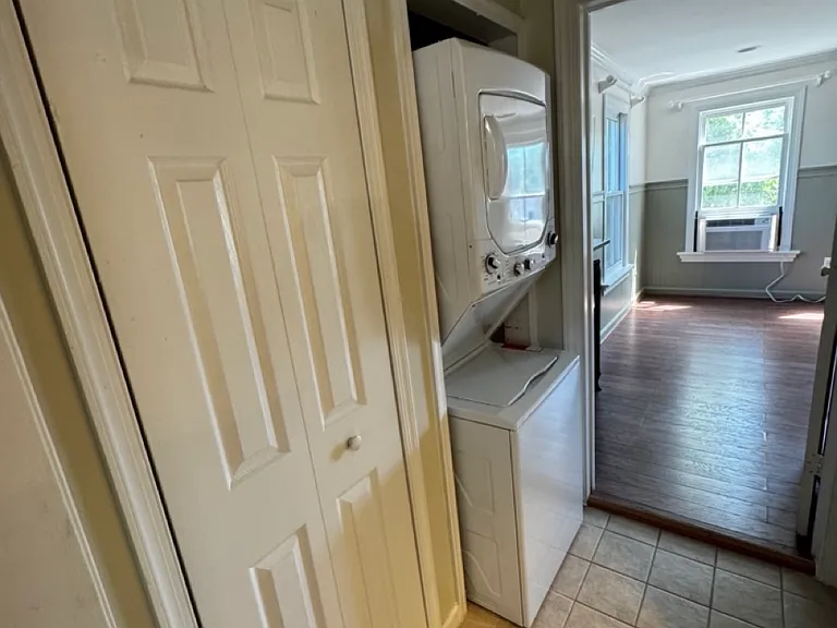 1 Royal St SW #B — Photo 4