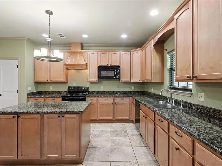 1404 Kings Valley Dr — Photo 12
