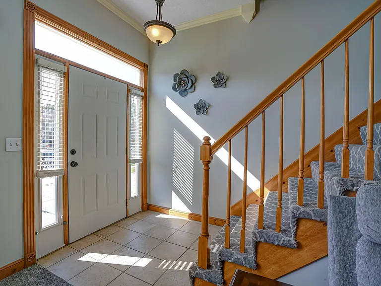569 Crabapple Ln — Photo 4