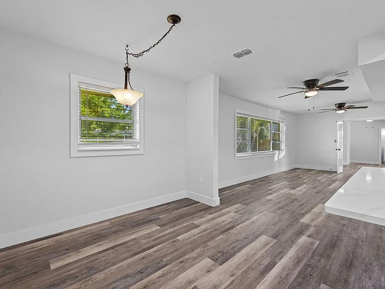 1561 Maravilla Ave — Photo 7