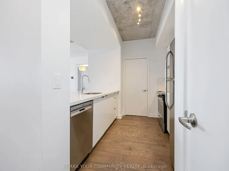 400 Wellington St W #1003 — Photo 14