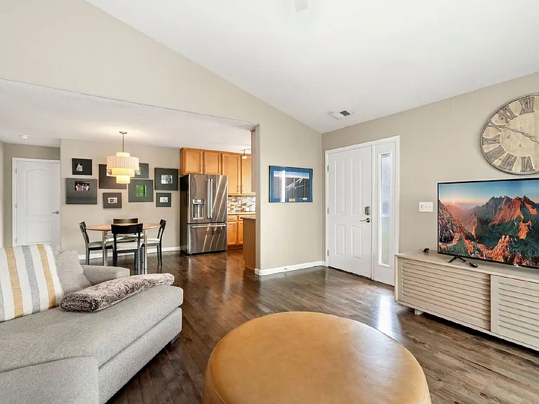 4635 Hahns Peak Dr #204 — Photo 2