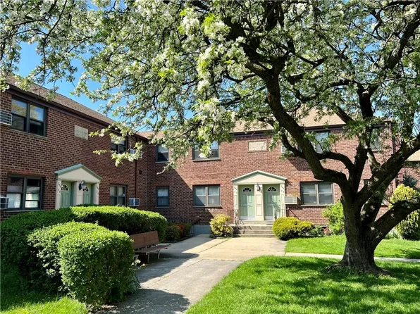 244-36 57th Drive #E7 Upper, Douglaston, NY 11362