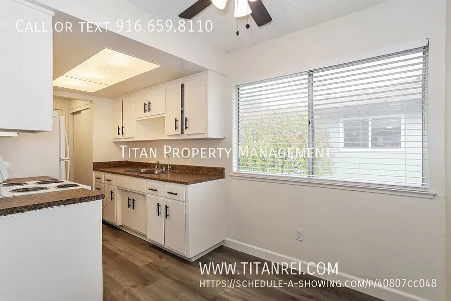 Updated 3bed/1.5bath Arden Arcade Upstairs Unit! — Photo 4
