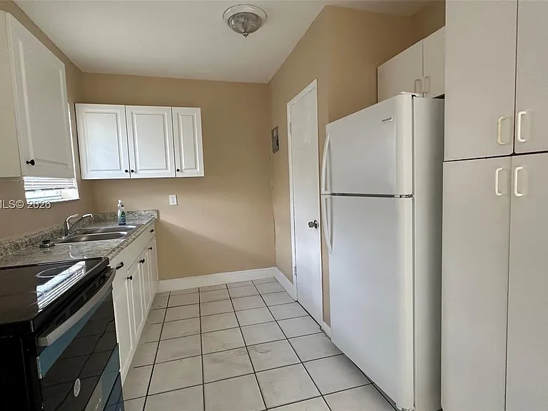 1701 NW 13th St — Photo 11