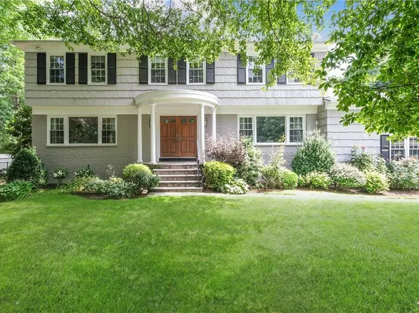 17 Hearthstone Circle, Scarsdale, NY 10583