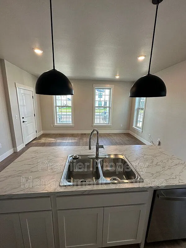 2 bed, 2.0 bath, 1120 sqft, $1,550 — Photo 2