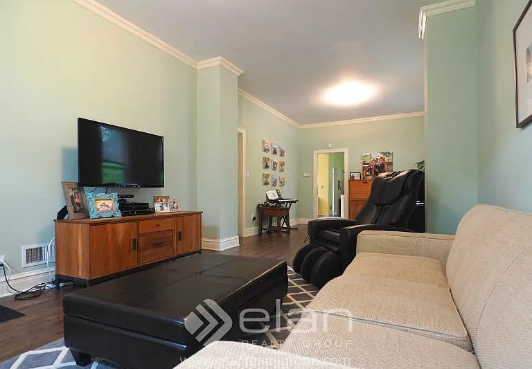 1851 W Larchmont Ave — Photo 5