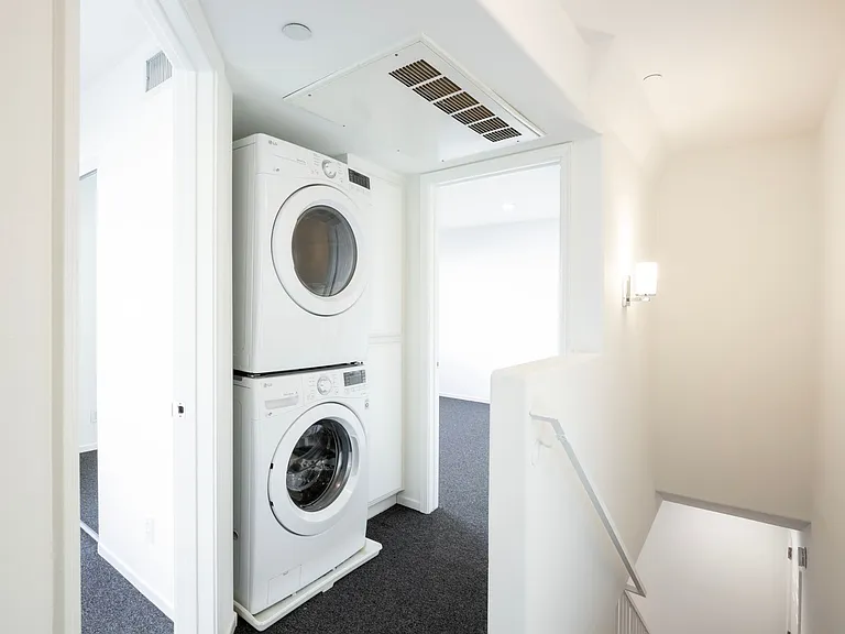 Discover Modern Townhome Living in Palms - 1 & 2 Bedrooms Available, Moments from Culver City! — Photo 17
