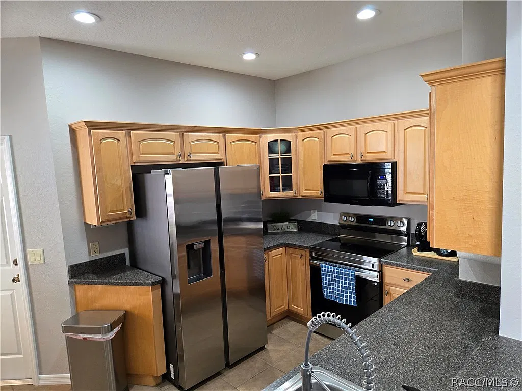 2 bed, 2.5 bath, 1663 sqft, $2,500 — Photo 4