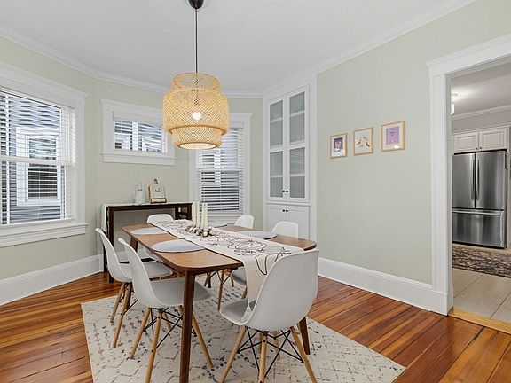 2nd image of 19 Rill St #1