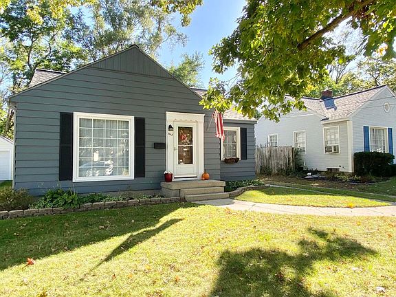 4th image of 1042 Hoyt St SE