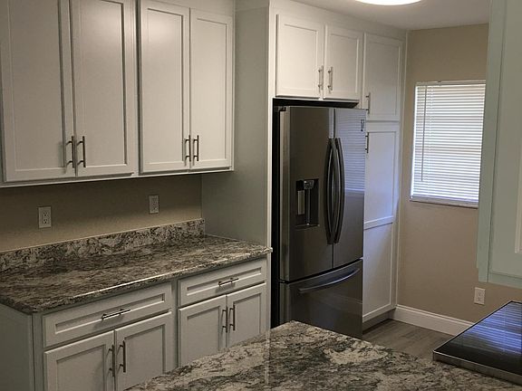 2nd image of 2415 W Lemon St #B