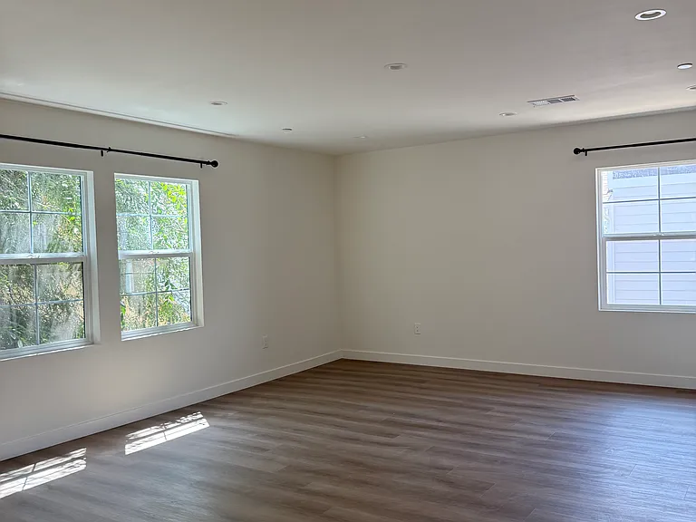 132 W Center St — Photo 13