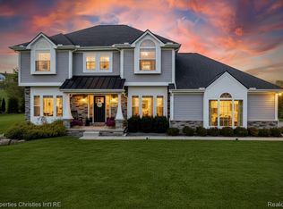 1840 Teakwood Dr, White Lake, MI 48383