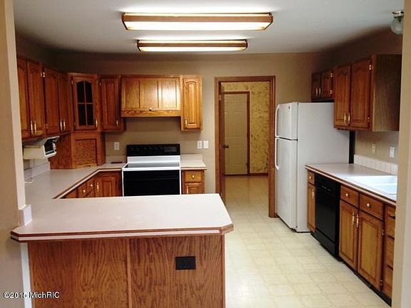 3rd image of 4500 Frost Ave NE
