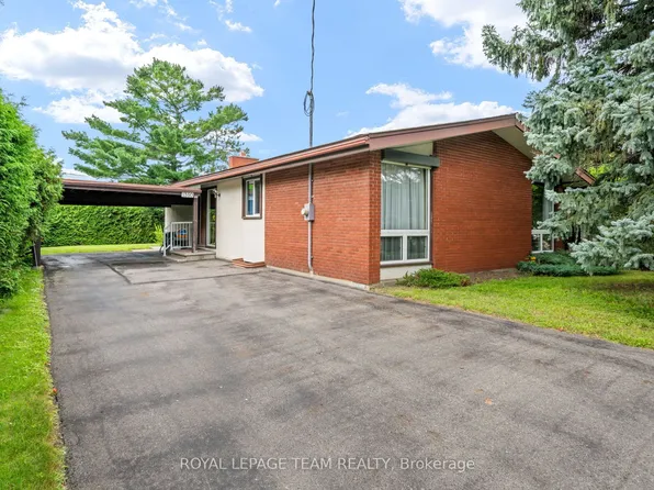 1380 Marchand St, Ottawa, ON K1B 3N8