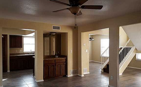 4th image of 724 Espolon Dr