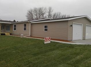 205 24th St NW, Faribault, MN 55021