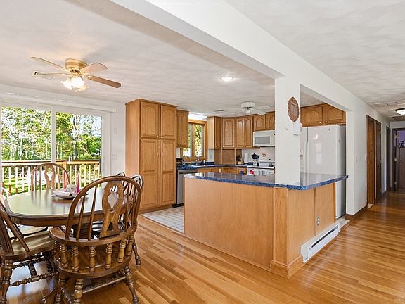 5th image of 37 Cresthaven Dr