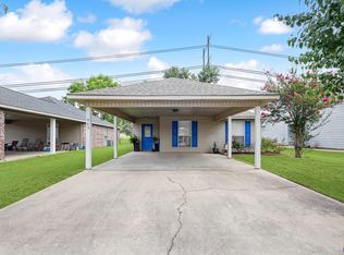 963 Meadow Glen Ave, Zachary, LA 70791