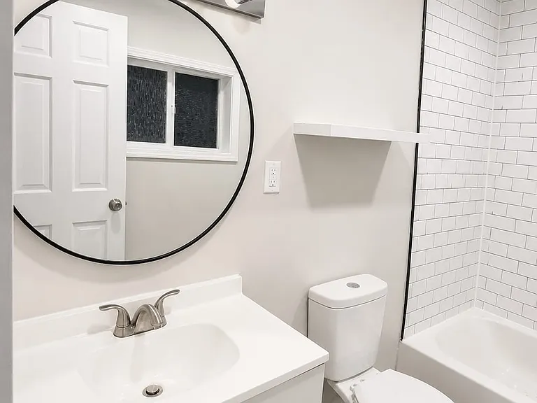 Master suite full bathroom