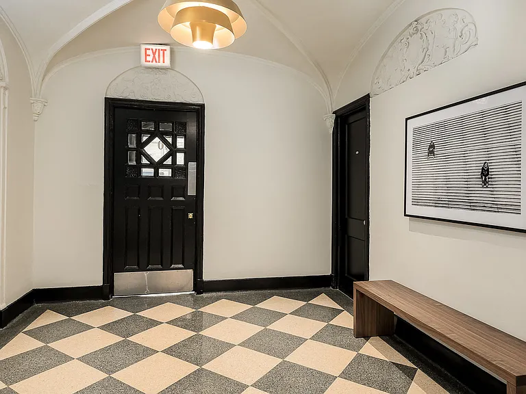 440 W. Barry Ave. — Photo 8