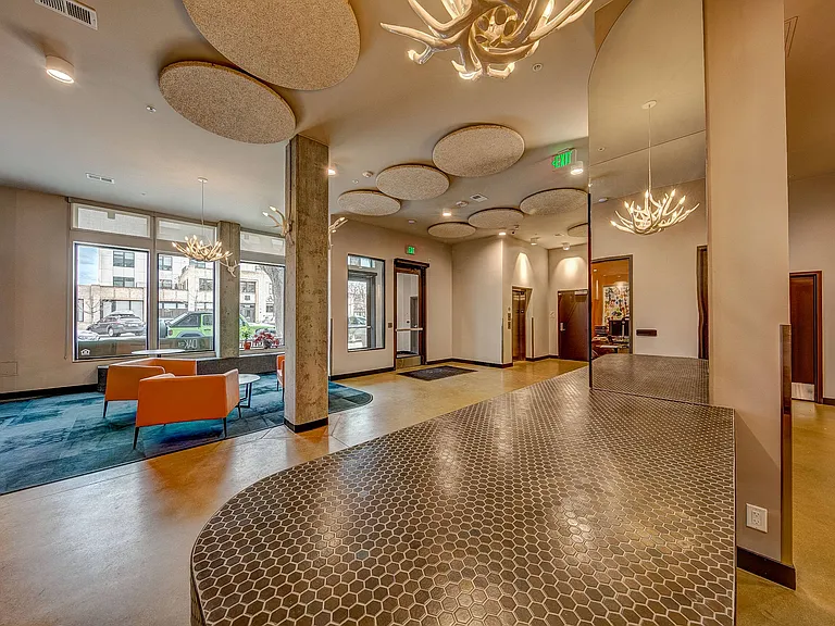 Lobby at Oak 140