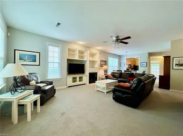 452 Blue Beech Way, Chesapeake, VA 23320