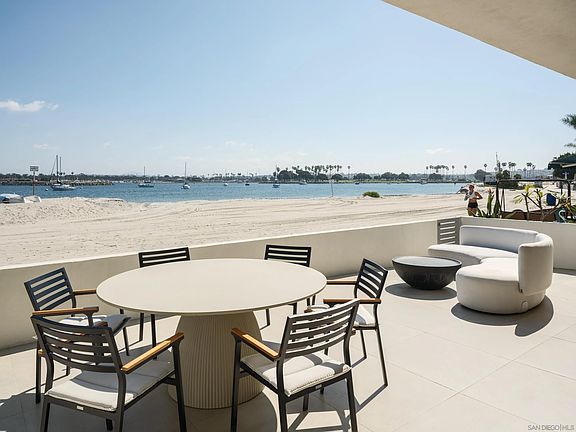 2nd image of 2841 Bayside Walk