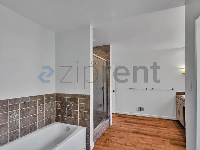 617 Hove Ct — Photo 48