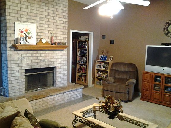 2nd image of 401 Swenson St